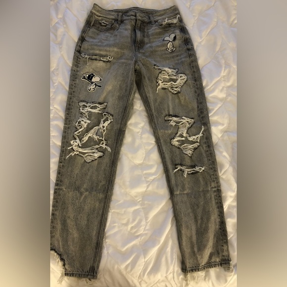 NWOT American Eagle x Peanuts Snoopy Mom Jeans - Picture 4 of 7